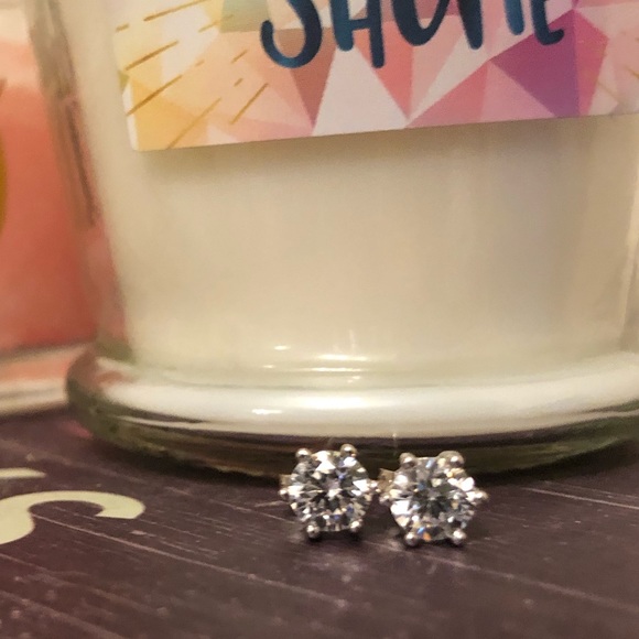 ☀️1CT each Cubic Zirconia Six Prong Studs☀️ - Picture 2 of 6